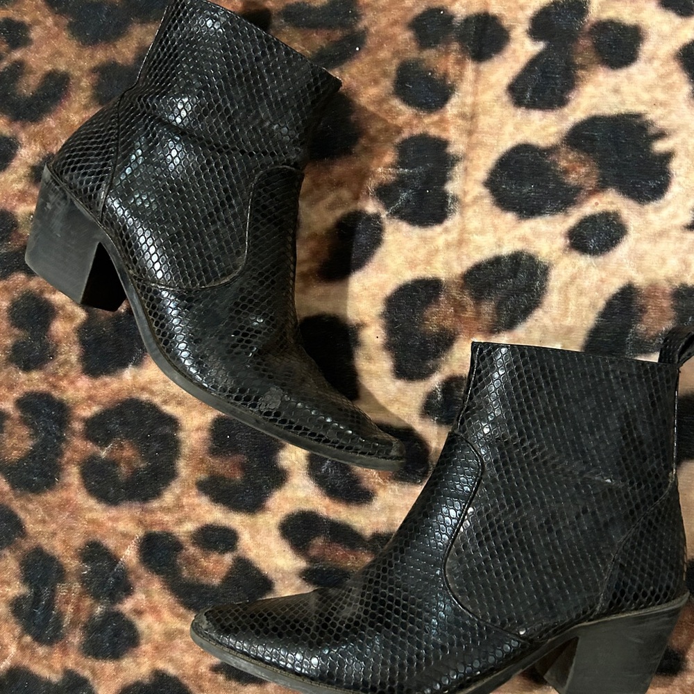 ZARA Black Snakeskin Chelsea Ankle Boots 7